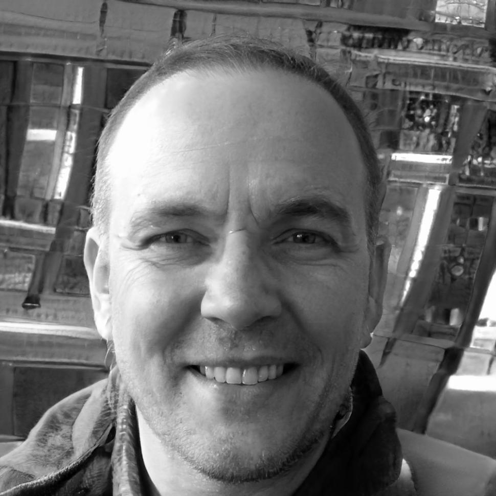 Retrato de Marcelo Tavares, fundador e diretor pedagógico