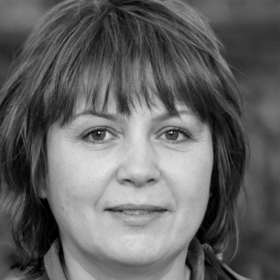 Professora Camila Ribeiro explicando conceitos de design sazonal